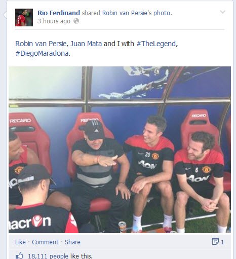 Sao Manchester United rạng rỡ "pose" ảnh cùng Maradona 2