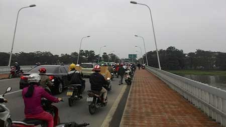 Huế: Thương tâm bố nhảy cầu tự tử bỏ lại con trai trên bờ 1