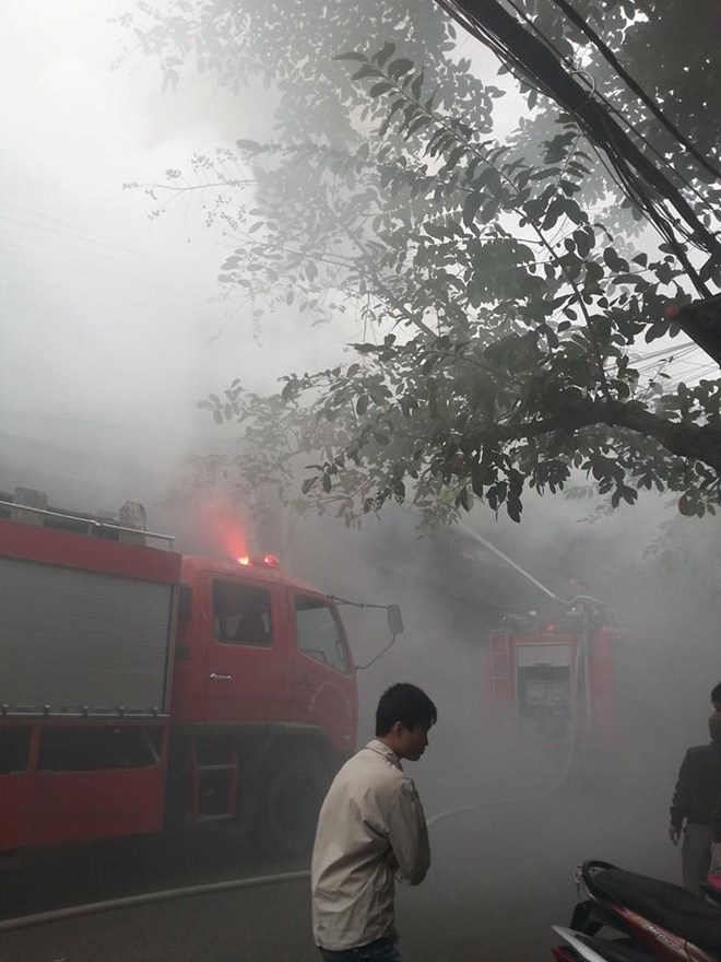 Hà Nội: Cháy ngùn ngụt cơ sở sản xuất hương nổi tiếng trong phố cổ 6