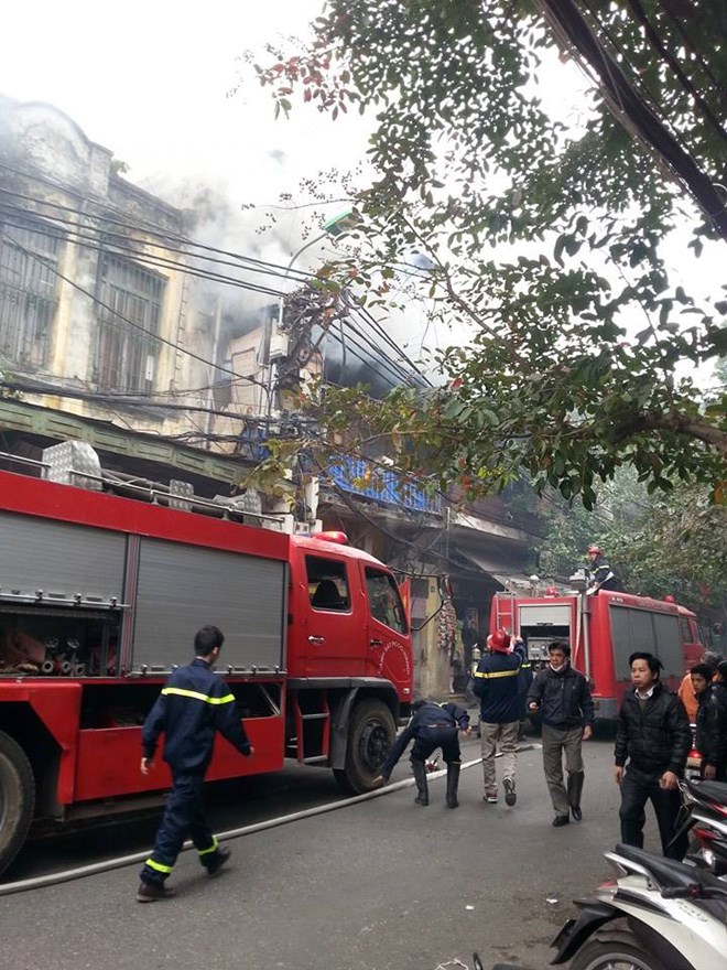 Hà Nội: Cháy ngùn ngụt cơ sở sản xuất hương nổi tiếng trong phố cổ 7