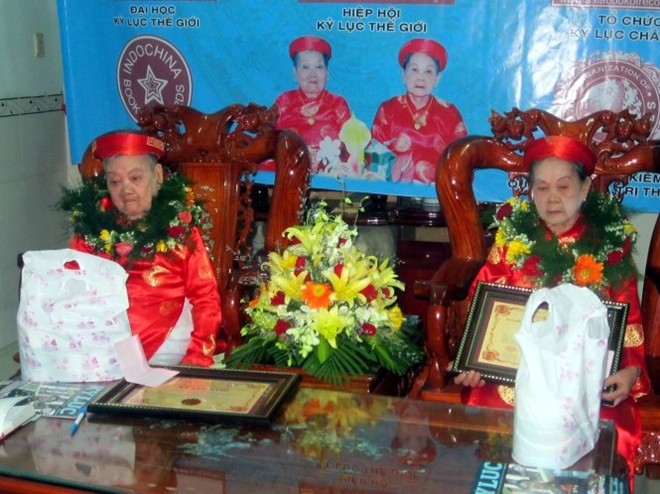 Hai chị em ruột cao tuổi nhất Việt Nam 1