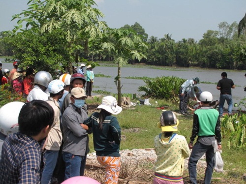 ​Ba mẹ con c&ugrave;ng chết dưới s&ocirc;ng V&agrave;m Cỏ T&acirc;y 1