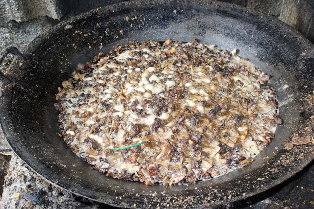 H&agrave;ng tấn mỡ bẩn cung cấp cho h&agrave;ng vịt quay, b&aacute;nh đa cua 1