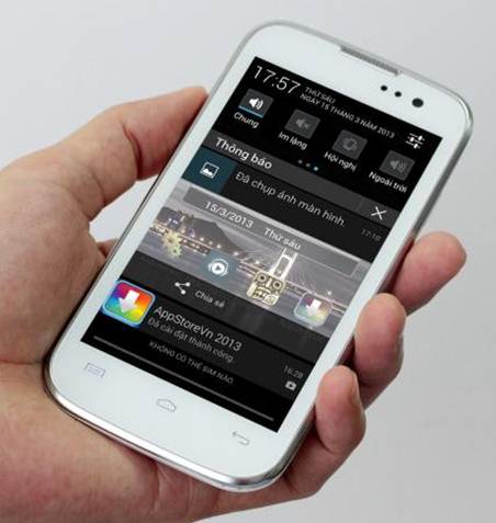 Q-Smart S32: Android 4.1 Jelly Bean - Màn hình 4.5 inches 2