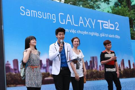 S&ocirc;i động ngày h&ocirc;̣i &ldquo;Đ&ocirc;̉i laptop l&acirc;́y Galaxy Tab 2&rdquo; 9