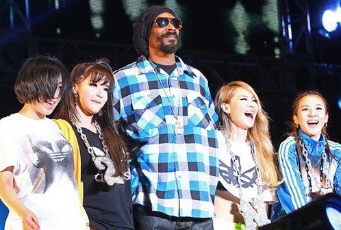 2NE1 cực "kool" bên Snoop Lion trong concert "Unite All Originals" 11