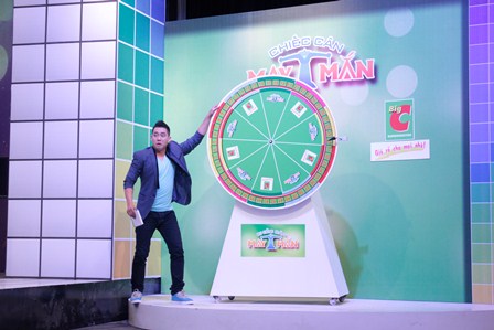 Đại Nghĩa tung hứng cùng Quốc Dũng trong gameshow "Chiếc cân may mắn" 14