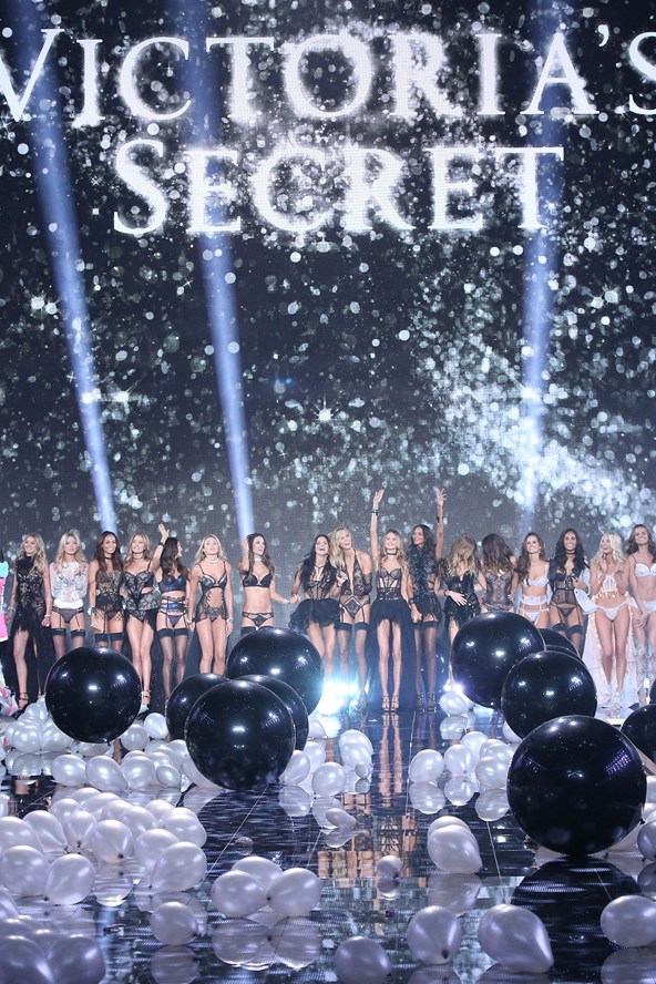 10 điều khiến Victoria’s Secret trở thành show diễn "đắt giá" bậc nhất 12