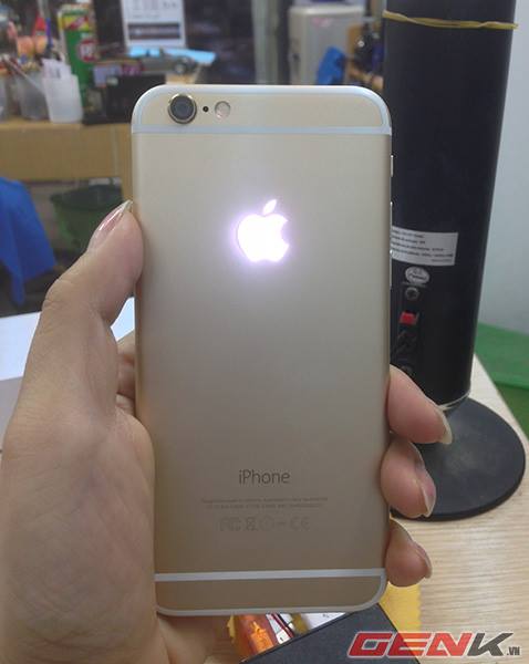 Cận cảnh iPhone 6 logo ph&aacute;t s&aacute;ng phi&ecirc;n bản độc nhất Việt Nam 2