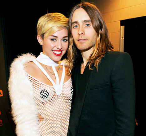 Miley Cyrus đang cặp kè trưởng nhóm 30 Seconds to Mars 1