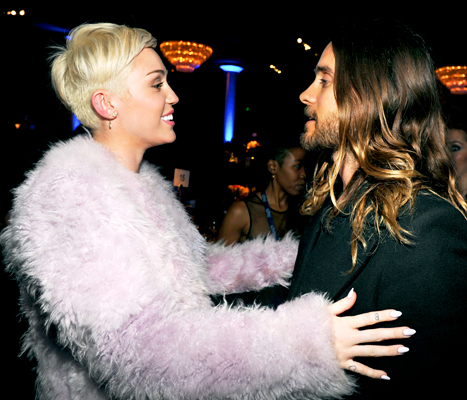 Miley Cyrus đang cặp kè trưởng nhóm 30 Seconds to Mars 2