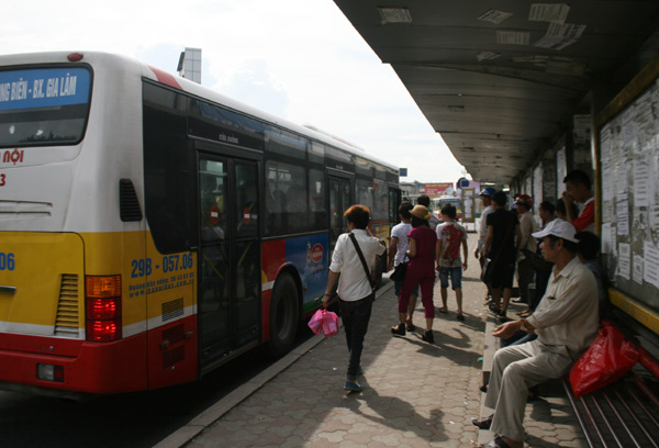 Hà Nội: Trạm trung chuyển xe buýt Cầu Giấy trước ngày tháo dỡ, di dời 2