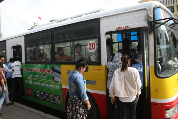 Hà Nội: Trạm trung chuyển xe buýt Cầu Giấy trước ngày tháo dỡ, di dời 4