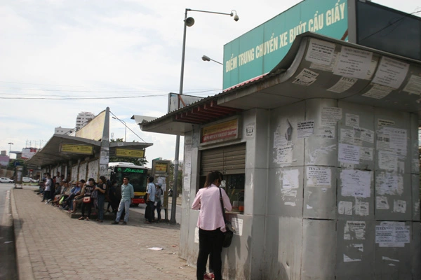Hà Nội: Trạm trung chuyển xe buýt Cầu Giấy trước ngày tháo dỡ, di dời 7