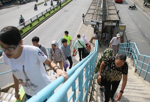 Hà Nội: Trạm trung chuyển xe buýt Cầu Giấy trước ngày tháo dỡ, di dời 10