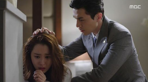 Ah Mo Ne (Lee Da Hae) &ograve;a kh&oacute;c trước linh vị của bố 6