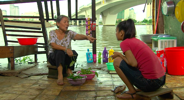 Thêu (Nhã Phương) nước mắt lưng tròng vì Dương (Minh Hằng) có bồ 7