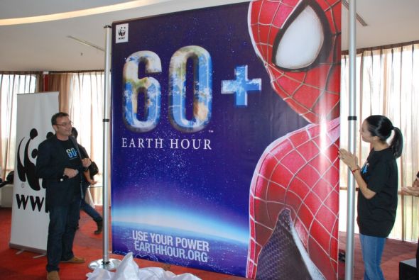 Spider-Man tham gia cổ động Giờ Trái đất 3