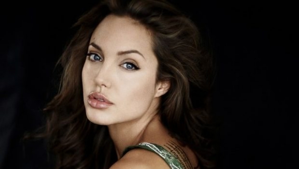 Angelina Jolie: "Làm phim 18+ có chút hài hước" 1
