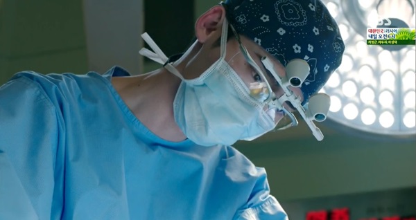 Park Hoon (Lee Jong Suk) dọa đập nát tay trước mặt người yêu 9