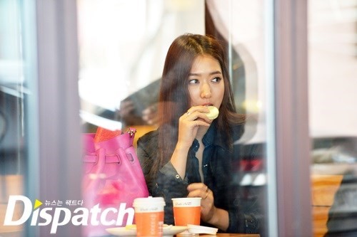 Park Shin Hye bị chụp trộm vẫn xinh rạng ngời 3