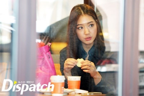 Park Shin Hye bị chụp trộm vẫn xinh rạng ngời 4