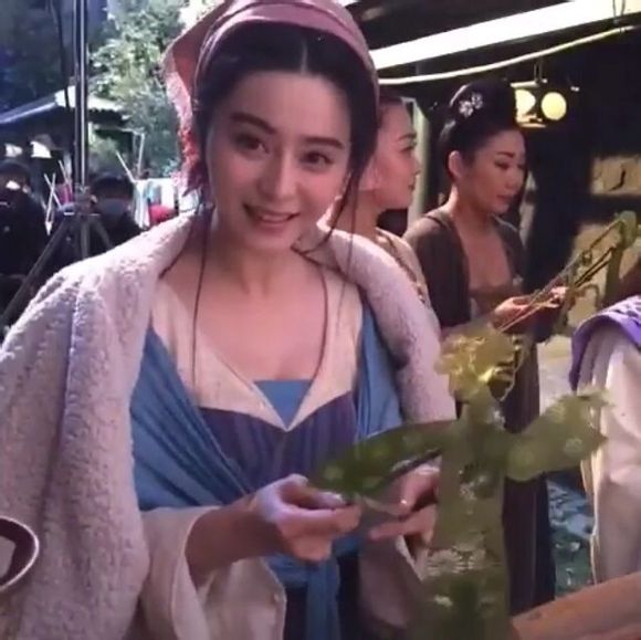 Phạm Băng Băng bị soi quần chíp xuất hiện trong hậu trường ảnh 4
