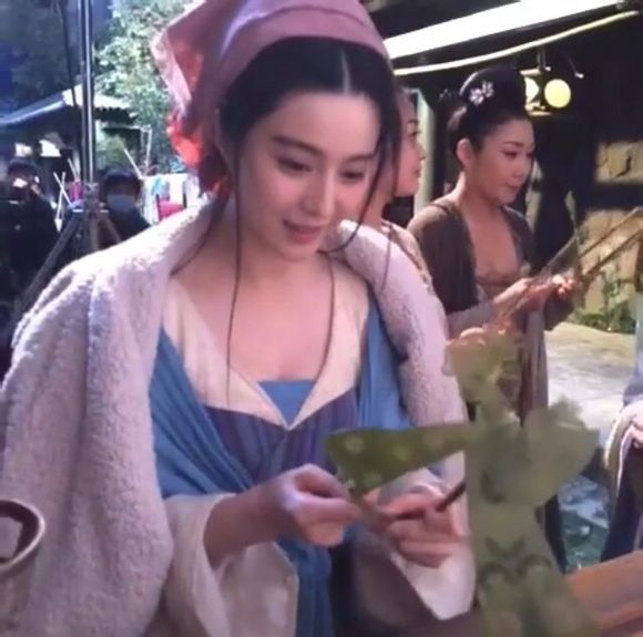Phạm Băng Băng bị soi quần chíp xuất hiện trong hậu trường ảnh 5
