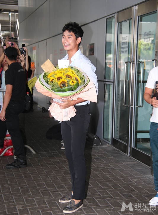 Các đại gia Trung Quốc “xâu xé” mời mọc Kim Soo Hyun 4