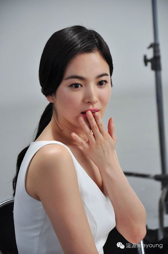 Song Hye Kyo lộ loạt ảnh hậu trường đẹp không tì vết 2