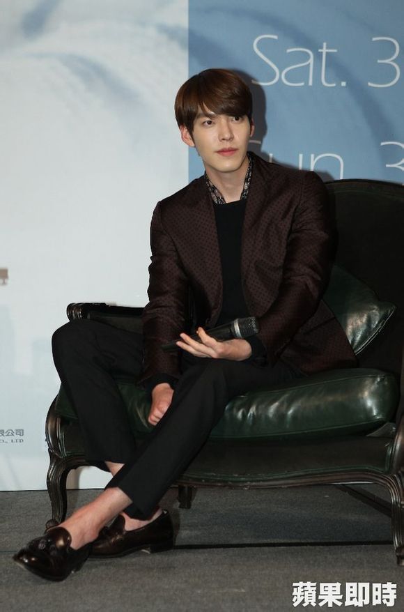 Kim Woo Bin "đốn tim" người hâm mộ khi tự nhiên ăn uống 10