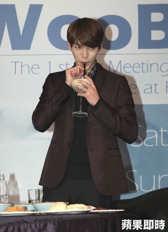 Kim Woo Bin "đốn tim" người hâm mộ khi tự nhiên ăn uống 7