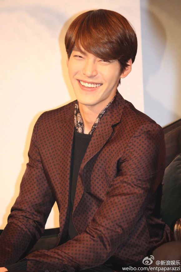 Kim Woo Bin "đốn tim" người hâm mộ khi tự nhiên ăn uống 13