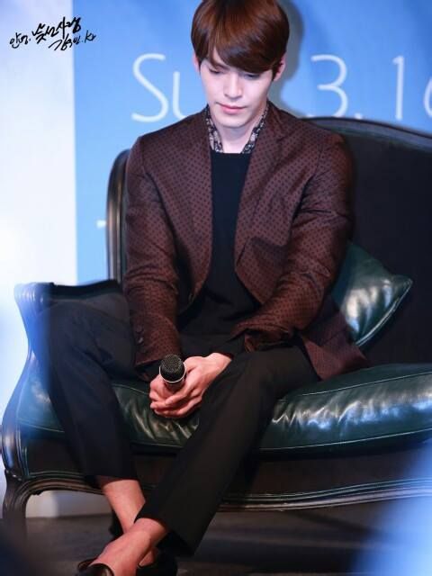 Kim Woo Bin "đốn tim" người hâm mộ khi tự nhiên ăn uống 11