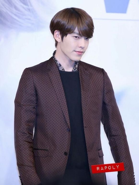 Kim Woo Bin "đốn tim" người hâm mộ khi tự nhiên ăn uống 14