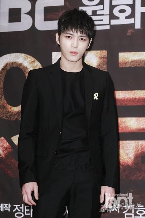 Kim Jaejoong mắt sưng húp và mệt mỏi trong sự kiện 4