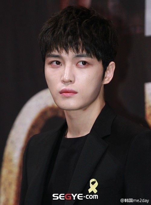 Kim Jaejoong mắt sưng húp và mệt mỏi trong sự kiện 1