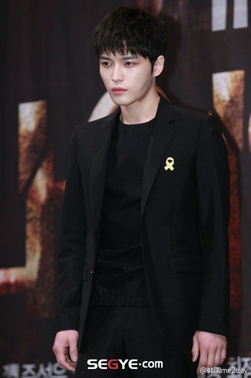 Kim Jaejoong mắt sưng húp và mệt mỏi trong sự kiện 2