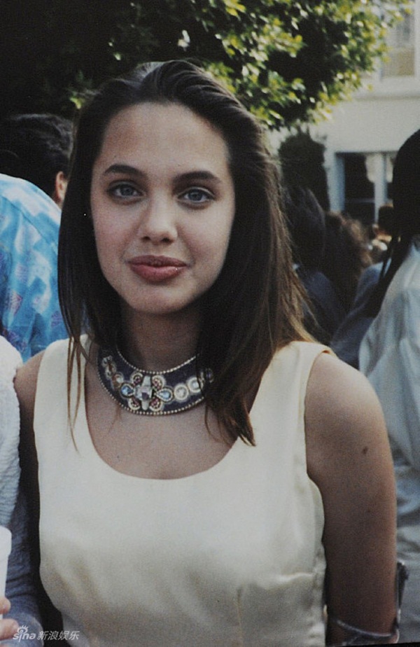 See a series of photos from childhood to adulthood of Angelina Jolie 9