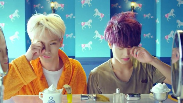 Phép cộng INFINITE và SHINee khoe clip "ngáp sái quai hàm" 4