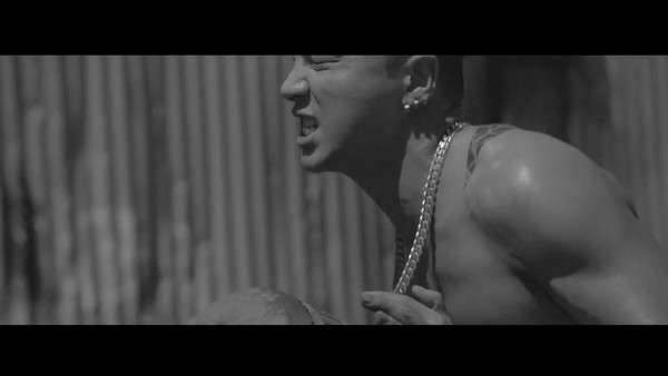 Taeyang tập tạ, khoe cơ bắp trong clip nhá hàng 2