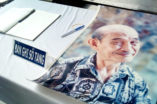 Sao Việt ngậm ng&ugrave;i tiễn đưa NSƯT Hồ Kiểng 13