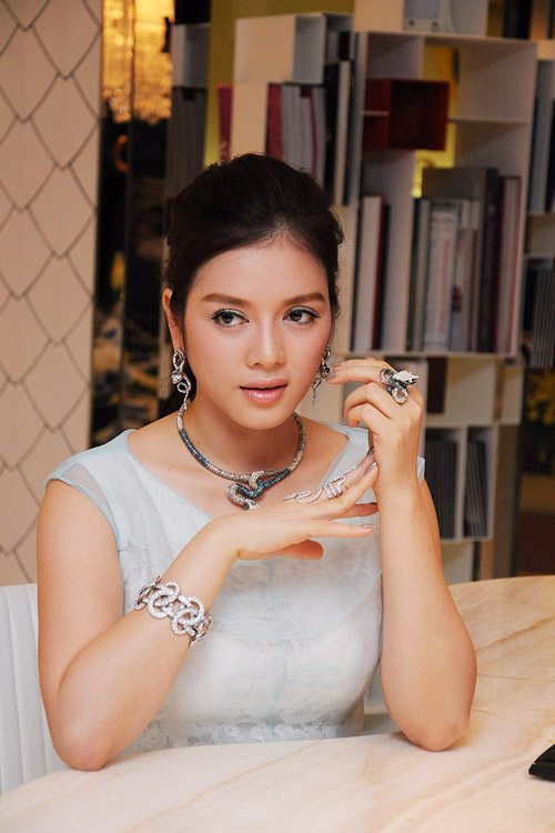"Tiền tỷ" - Từ kh&oacute;a của showbiz Việt ng&agrave;y nay 1