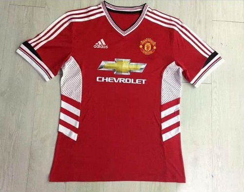 Mẫu áo đấu của Man United mùa 2015/16 bị "ném đá" 1