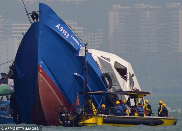 Đau lòng tiếng khóc thân nhân vụ đắm tàu Hong Kong 1