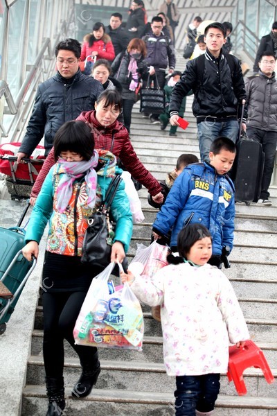 Người dân Trung Quốc lại ùn ùn di cư sau kỳ nghỉ Tết 47