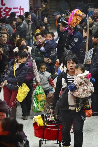 Người dân Trung Quốc lại ùn ùn di cư sau kỳ nghỉ Tết 39