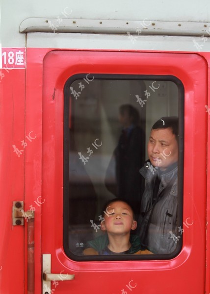 Người dân Trung Quốc lại ùn ùn di cư sau kỳ nghỉ Tết 9