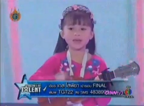 “Bé yêu” Thái Lan 7 tuổi cover Kiyomi bằng ukulele gây sốt! 6