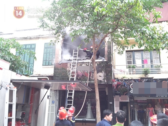 Hà Nội: Hỏa hoạn ở studio áo cưới lớn trên Phố Huế 5